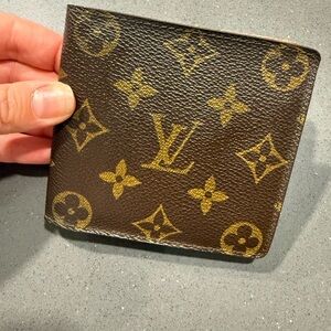 EUC Louis Vuitton Brown Monogram Wallet + COA